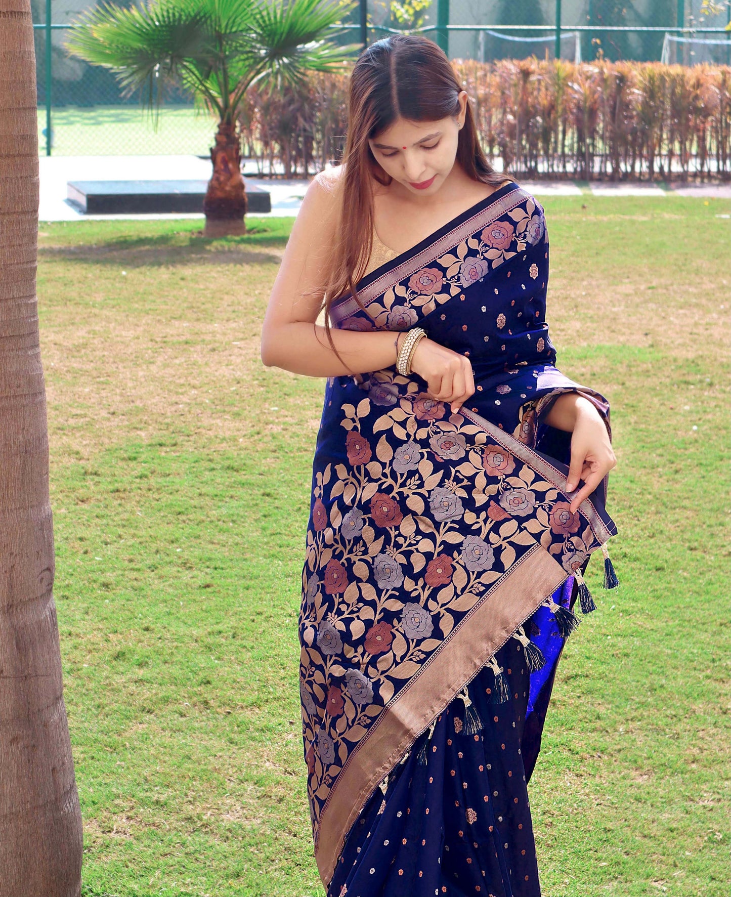 Silk Blend Saree with Copper and Golden Zari Weaved Border and Rich Pallu