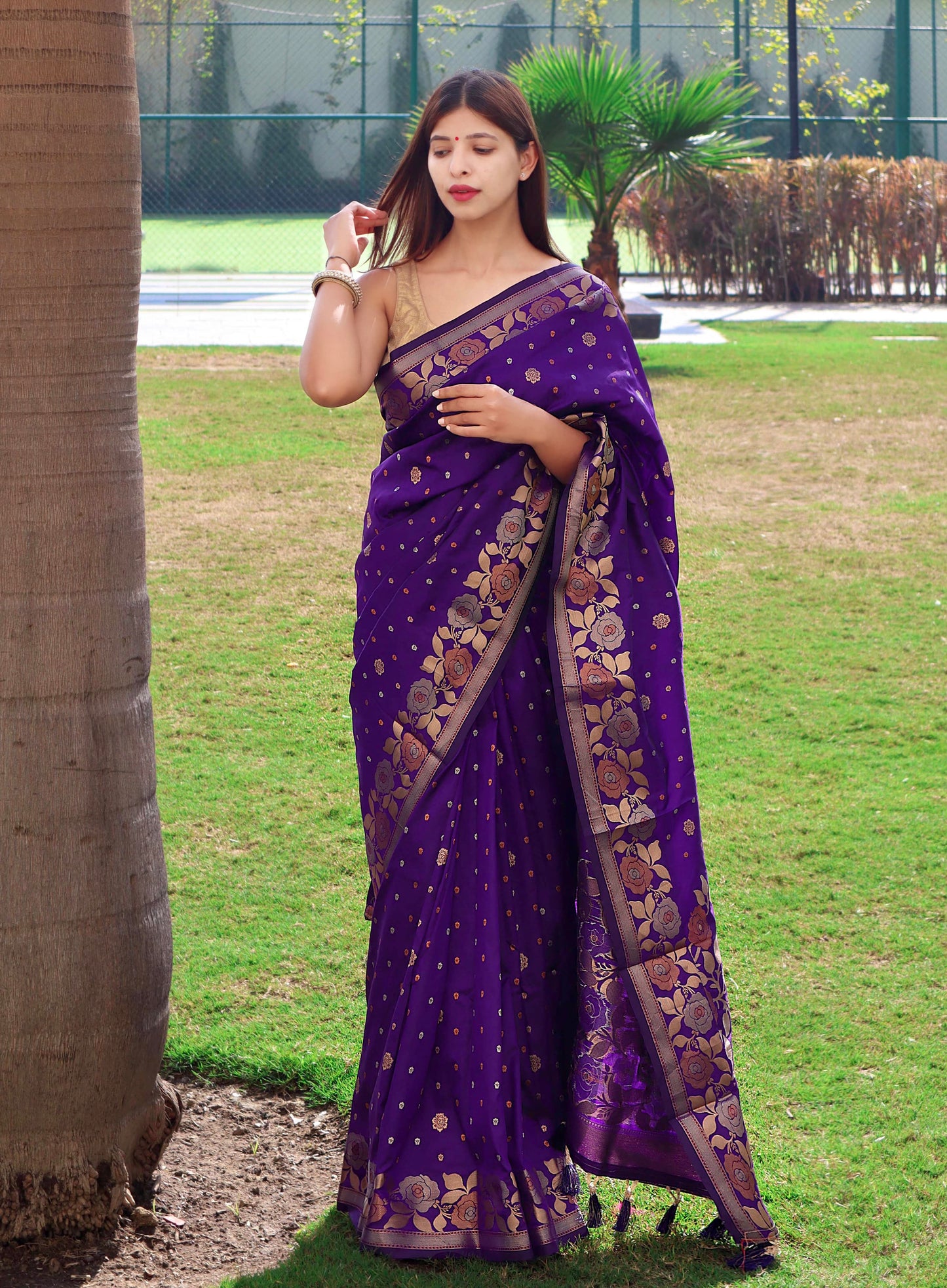 Silk Blend Saree with Copper and Golden Zari Weaved Border and Rich Pallu