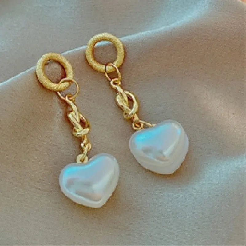 Back Hanging High Class Butterfly Imitation Pearl Earrings