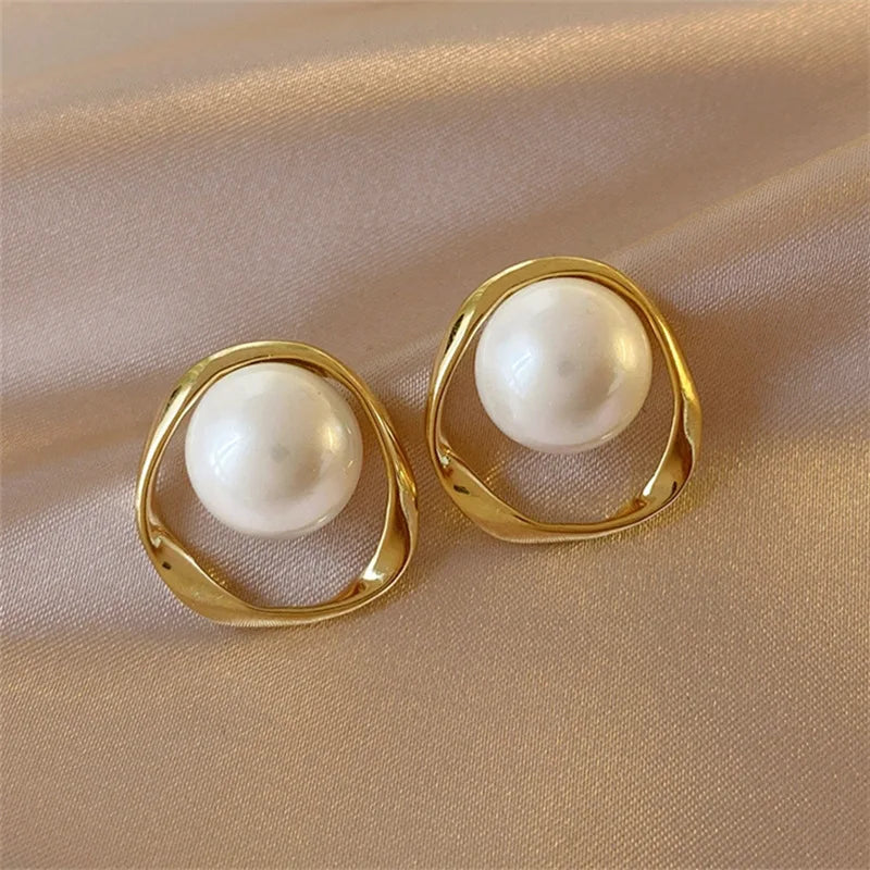 Back Hanging High Class Butterfly Imitation Pearl Earrings