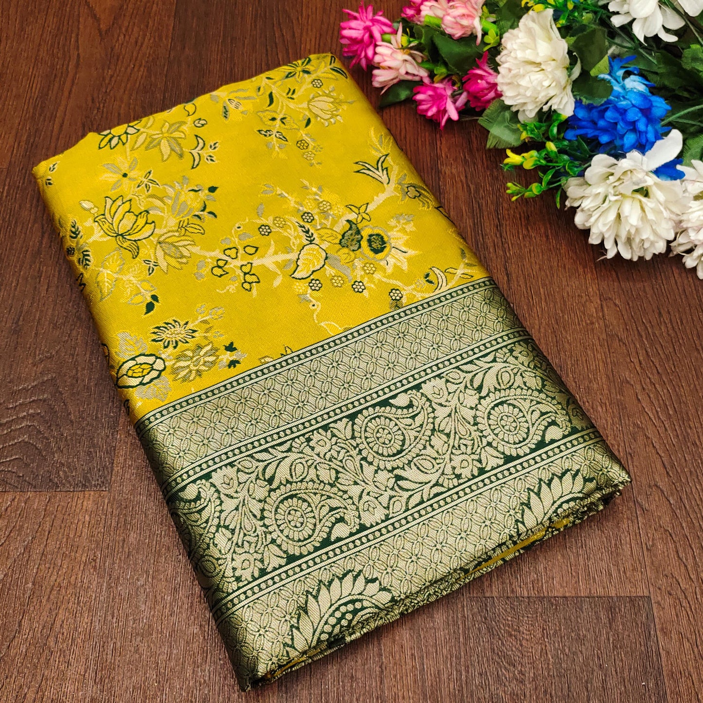 Designer Weaving Jacquard Banarasi Lichi Silk Saree With Contrast Jacqard Border Blouse