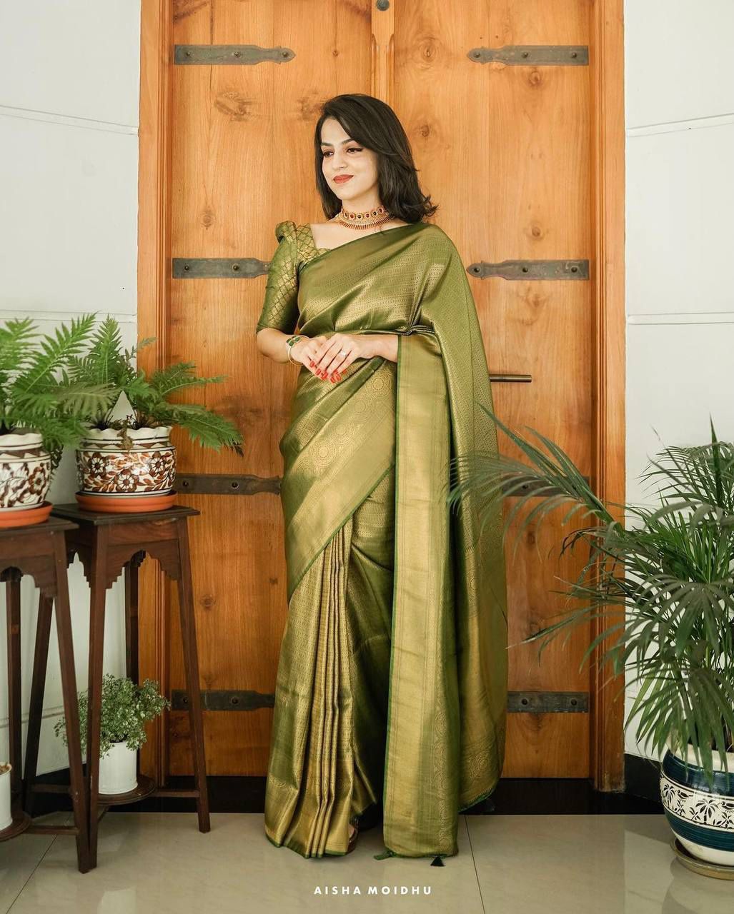 Soft Lichi Silk Blend Jacquard Work & Beautiful Rich Pallu Saree