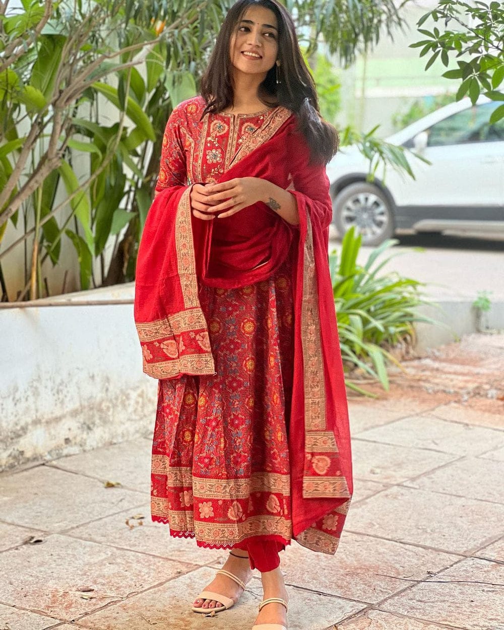 Hand embroidered & Zari Weaving Flared kurta pant with dupatta