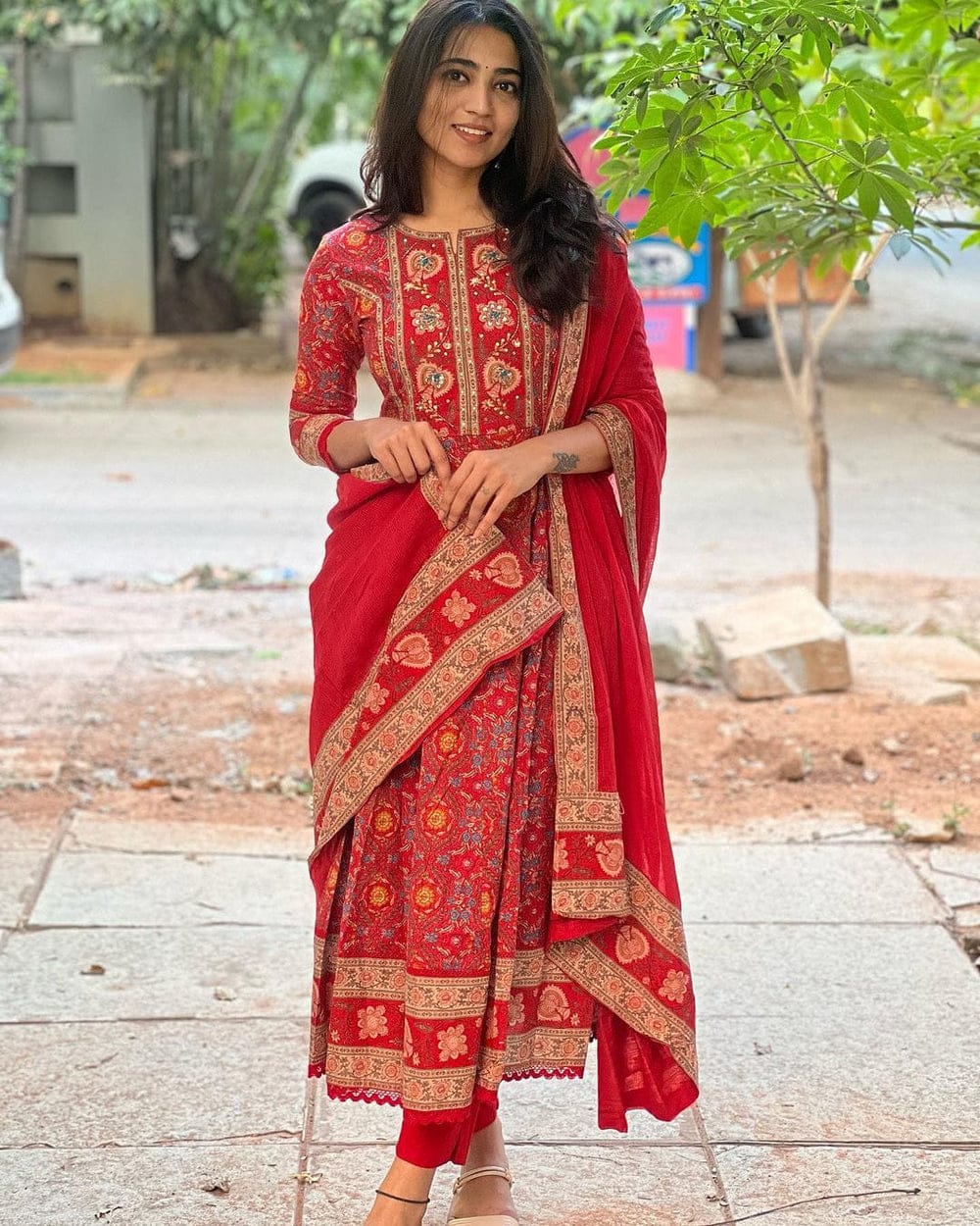 Hand embroidered & Zari Weaving Flared kurta pant with dupatta