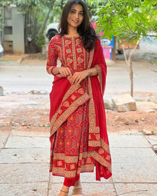 Hand embroidered & Zari Weaving Flared kurta pant with dupatta