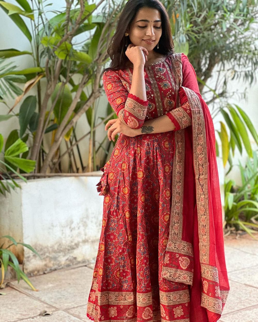 Hand embroidered & Zari Weaving Flared kurta pant with dupatta