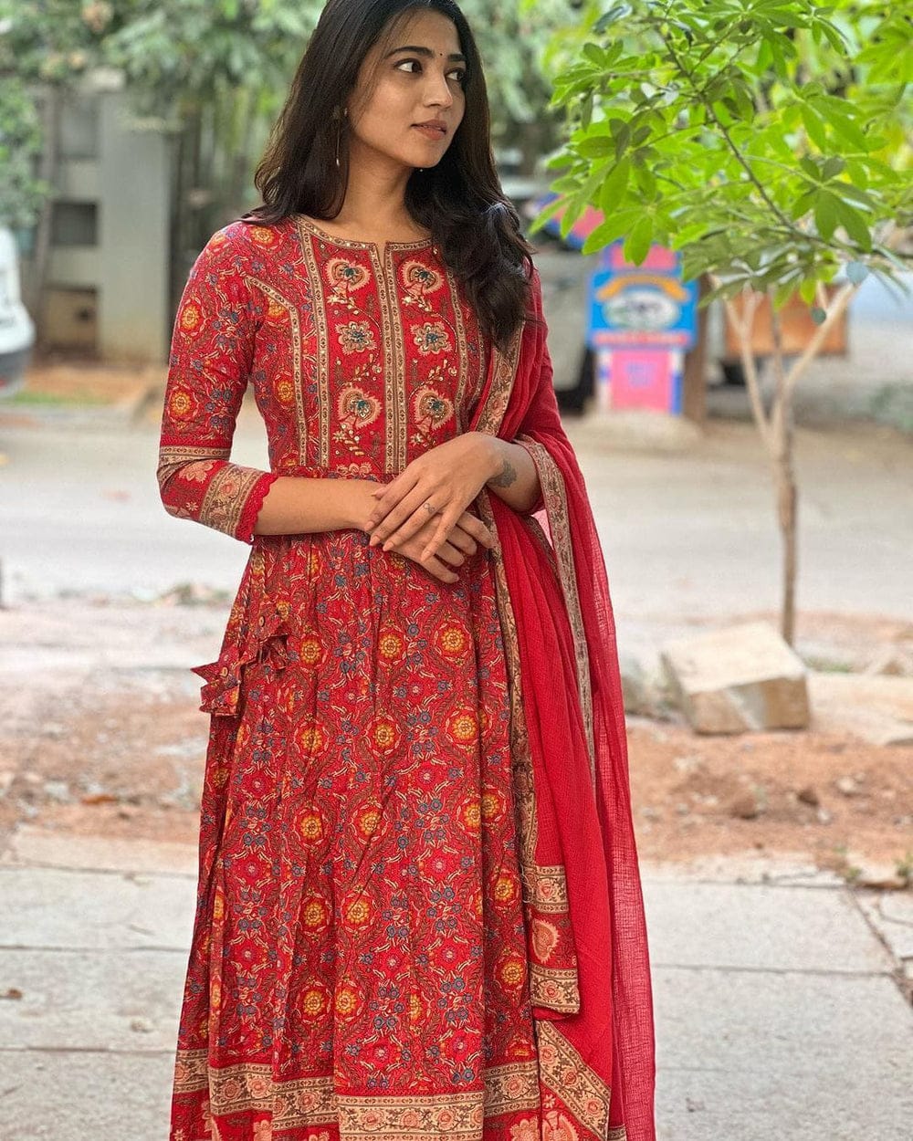 Hand embroidered & Zari Weaving Flared kurta pant with dupatta