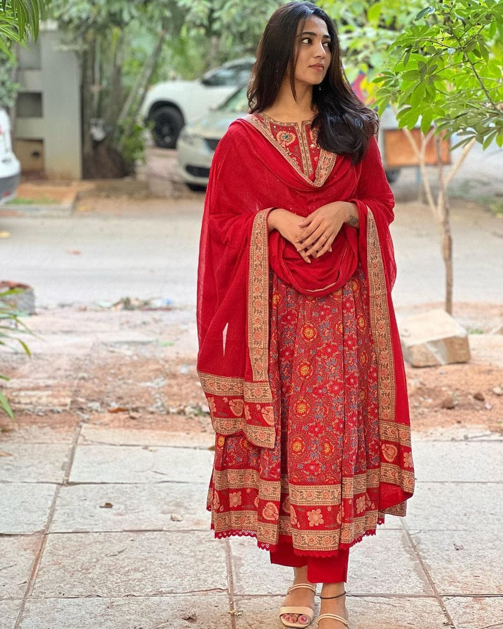 Hand embroidered & Zari Weaving Flared kurta pant with dupatta
