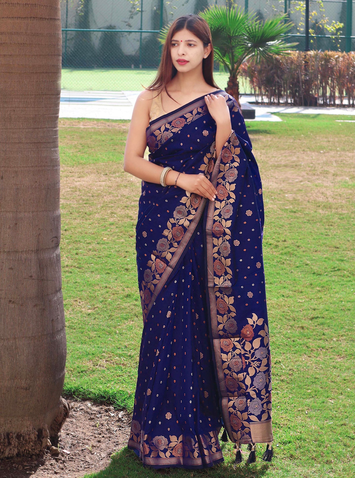 Silk Blend Saree with Copper and Golden Zari Weaved Border and Rich Pallu